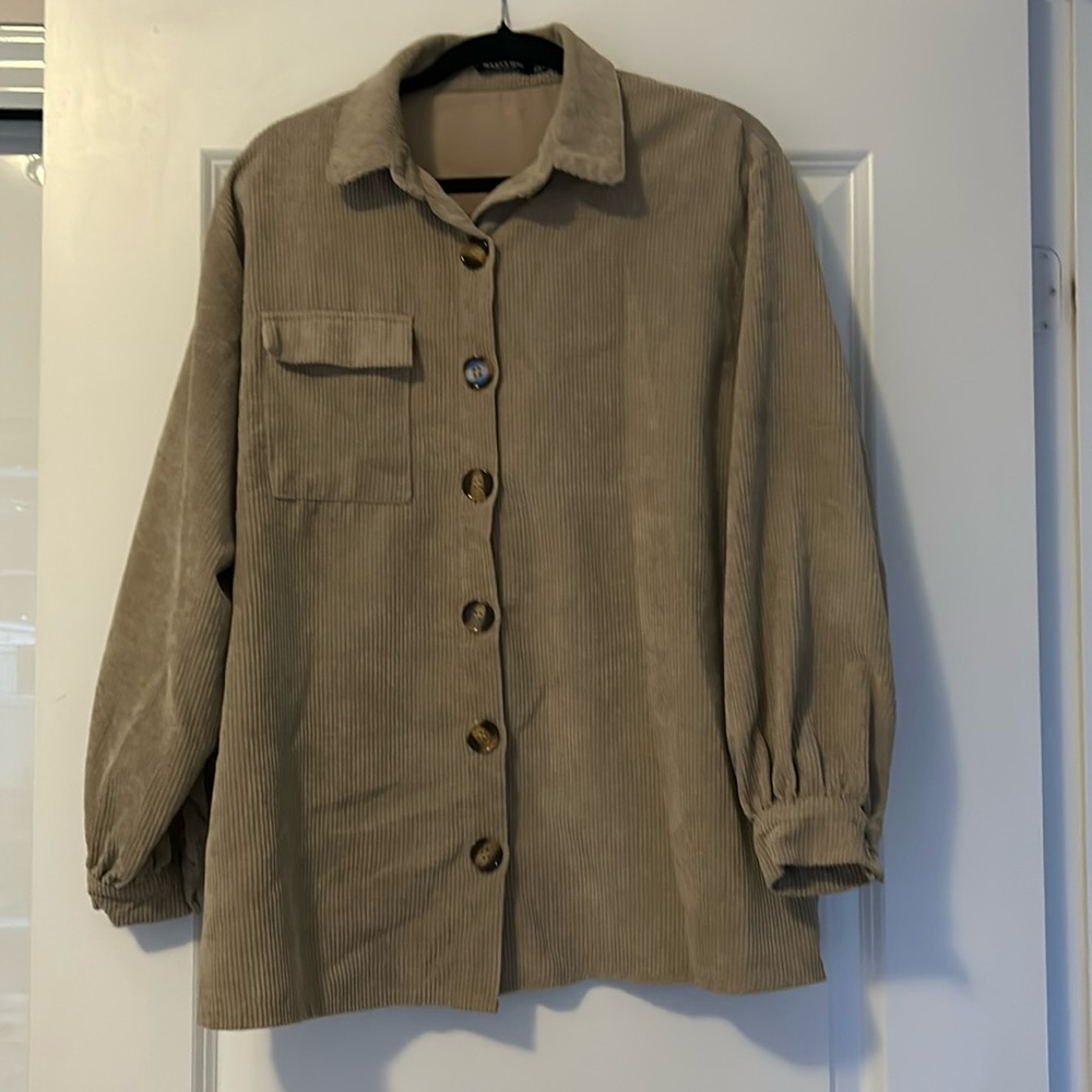 Beige corduroy shirt with brown buttons